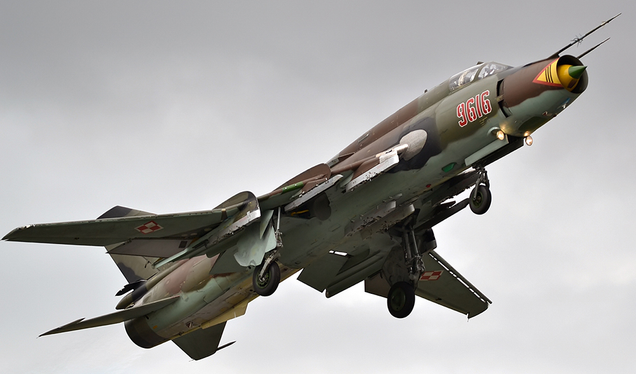 Sukhoi Su-22M4 of the Polish Air Force with wings swept forward for landing. (aceebee)